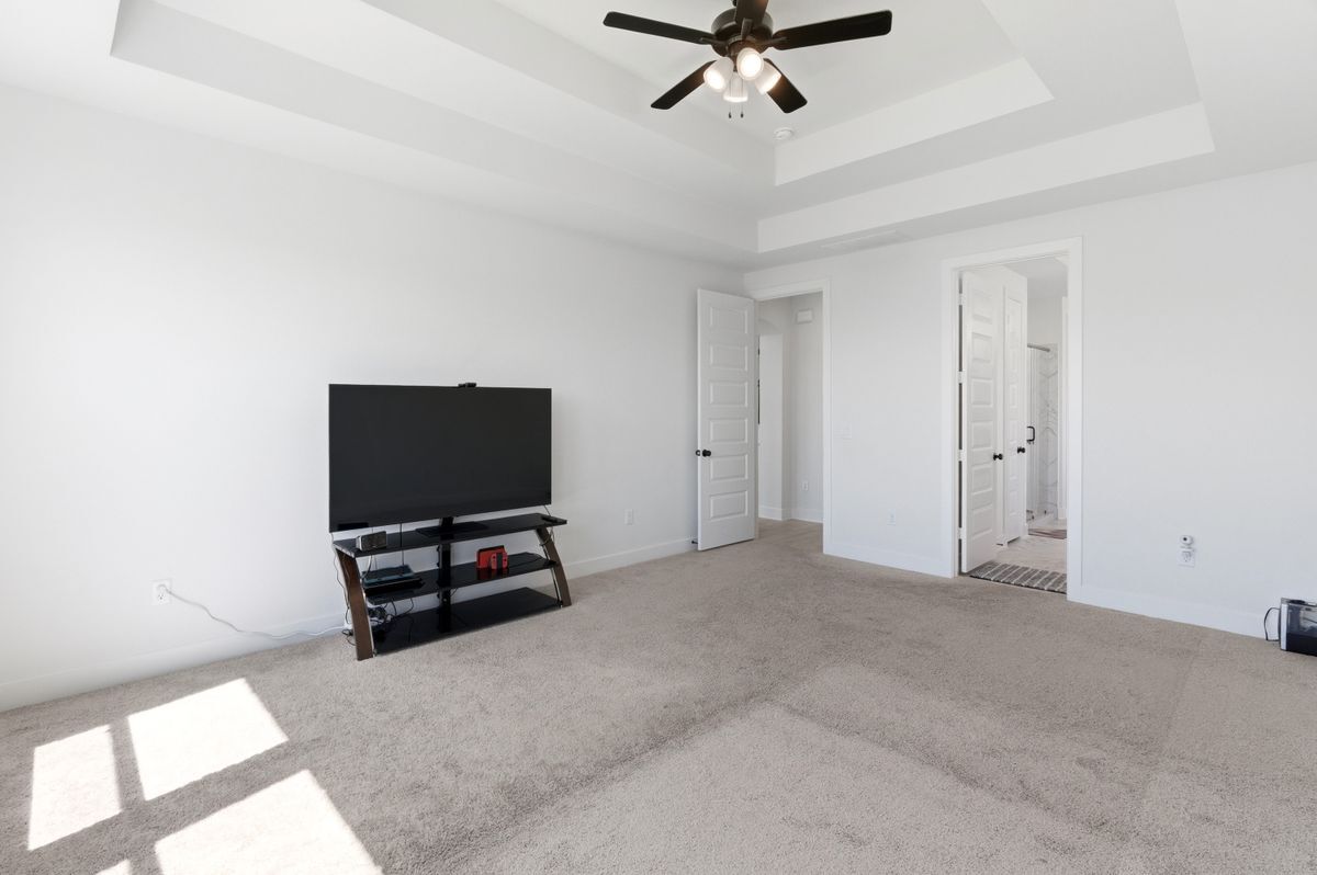 Building Photo - 396 Hollister Dr