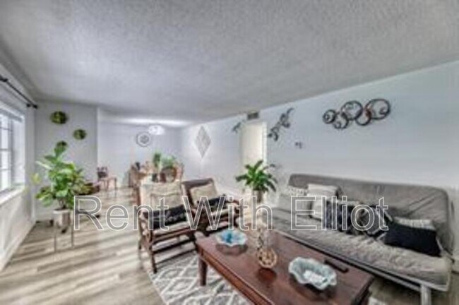 Building Photo - 200 NE 12th Ave