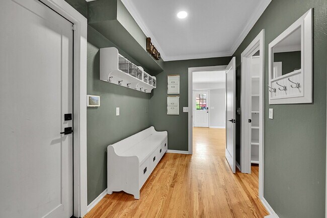 Building Photo - $6,500.00 - 5 Bedrooms, 3.5 Bathrooms, Sin...