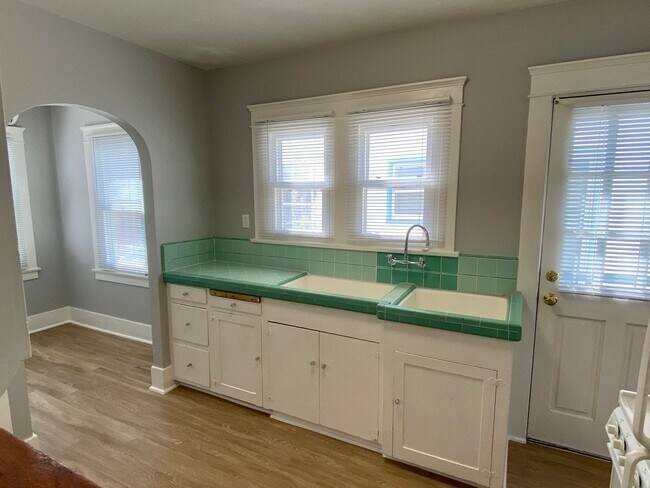 Building Photo - 2315-2317 State Street