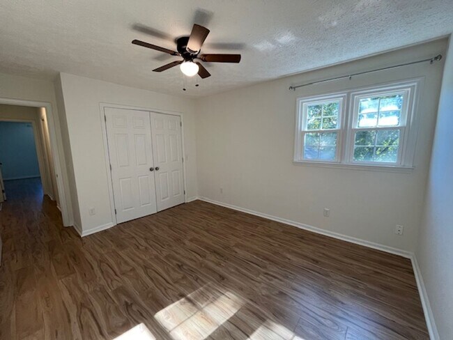 Building Photo - Recently Renovated Home in Wilmington