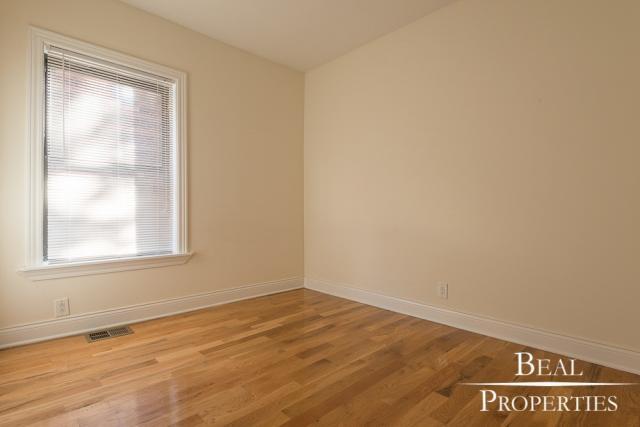 Building Photo - 1 bedroom in CHICAGO IL 60613