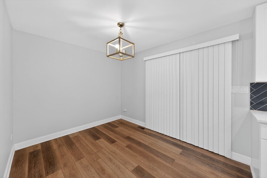 Building Photo - 225 Meadow Ln