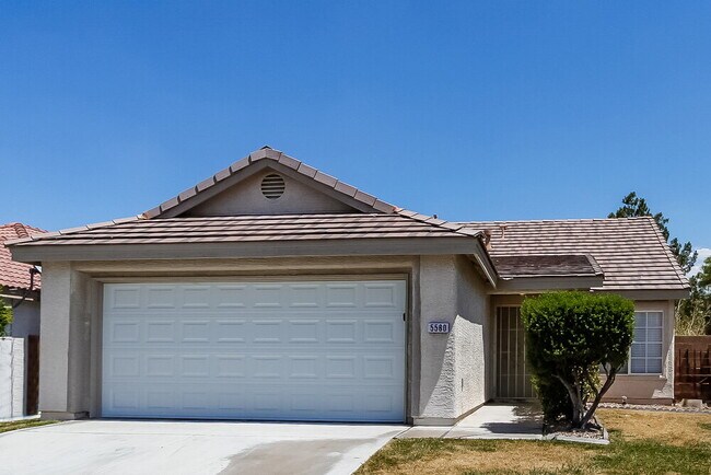Building Photo - 5560 Merriweather Dr
