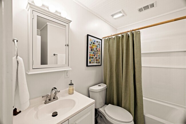 Building Photo - 151 Rendant Ave