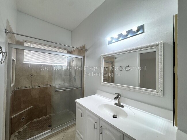 Building Photo - 8120 Lesia Cir