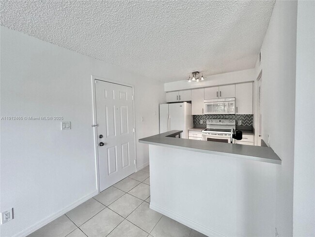 Building Photo - 540 S Park Rd