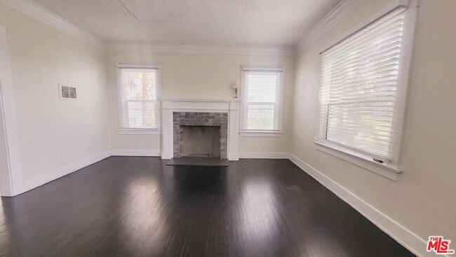 Building Photo - 5405 Russell Ave