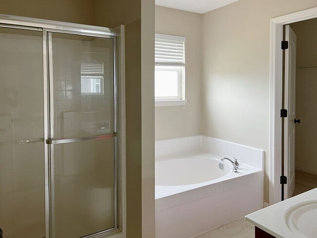 Building Photo - Charming 4-Bed Home in Blackthorne Subdivision - Cul-de-Sac Location!