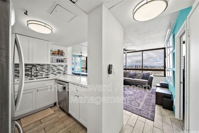 Building Photo - 2499 Kapiolani Blvd