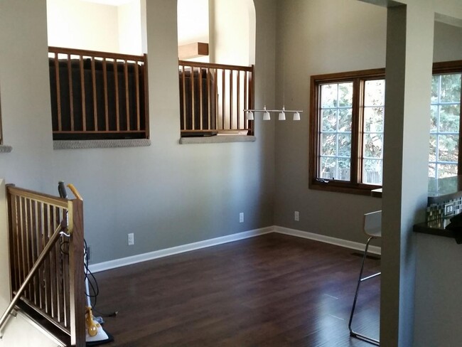 Building Photo - 4 Bed | 2 Bath Remodeled Home