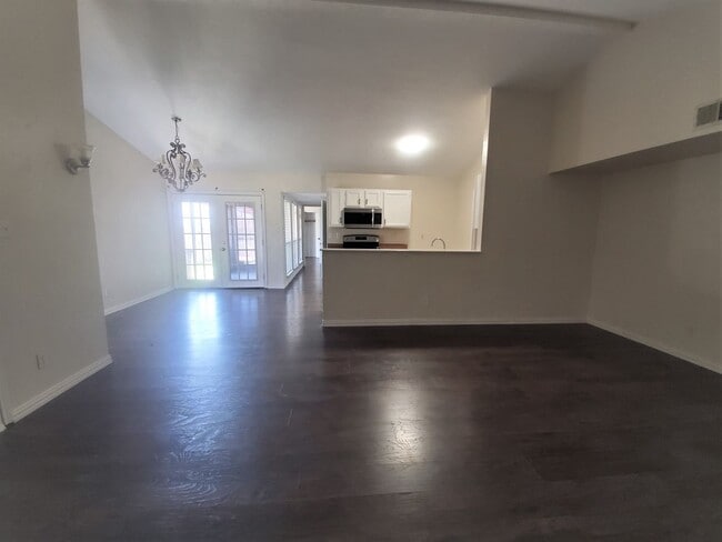 Building Photo - Welcome to this 3-Bedroom, 2-Bathroom Dupl...