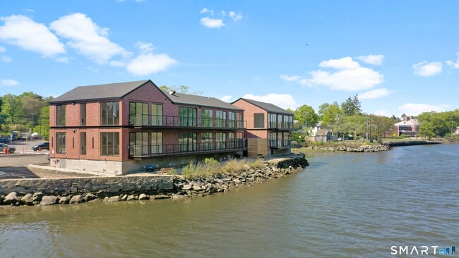 Building Photo - 253 Riverside Ave