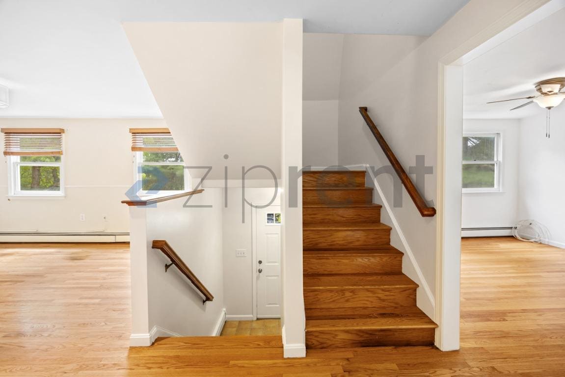 Building Photo - Unit