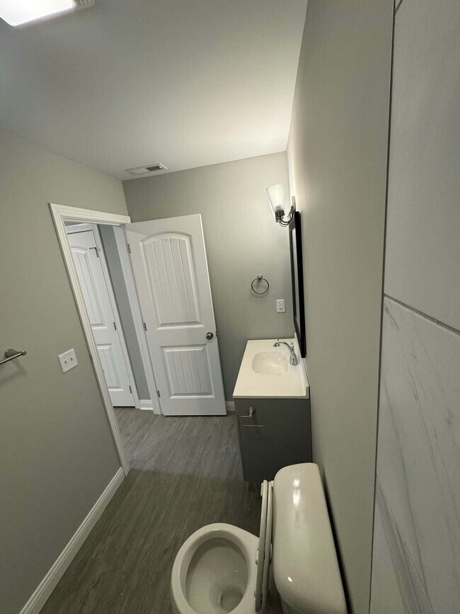 Building Photo - 3234 Cloverfield Ct