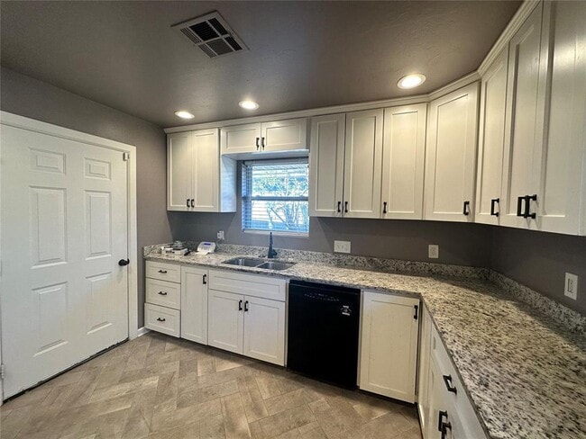 Building Photo - 1321 Garland Dr