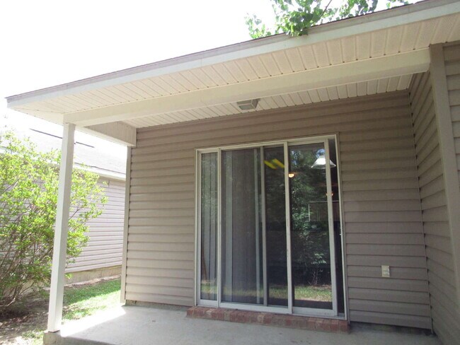 Building Photo - 3BR/2BA Southwest Pensacola Home with 1-Car Garage, Garden Tub Primary Suite & Convenient Access ...
