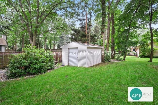 Building Photo - 760 Pine Bay Dr