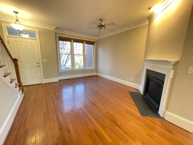 Building Photo - Charming 3br - 3ba in Davis Park, perfect ...