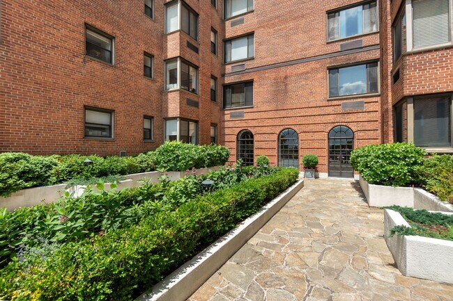 Building Photo - 40 W Elm St