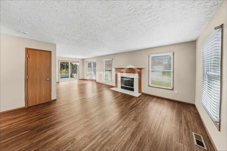 Building Photo - 825 Whitehead Dr