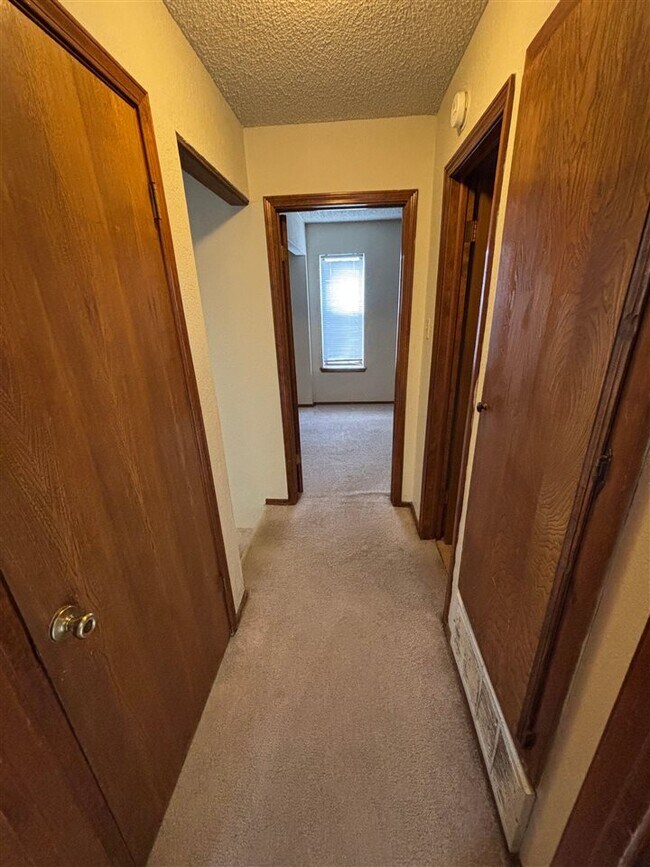 Building Photo - 901 NE Tortoise Dr