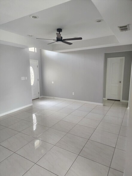 Building Photo - 6148 Guadalupe River St