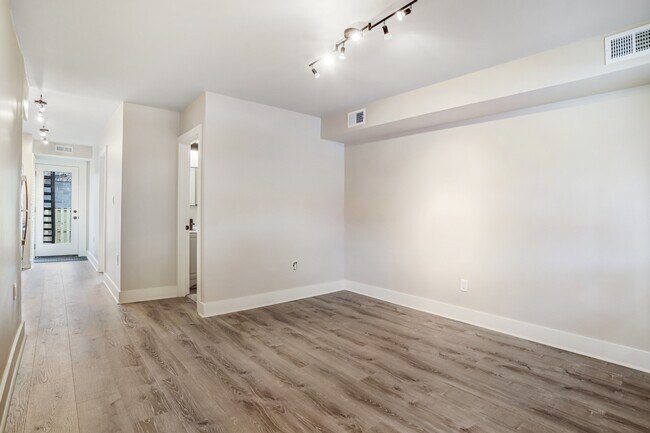 Building Photo - 1526 2nd St SW