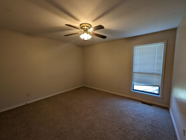 Building Photo - • 2 Bed • 2 Bath • Overlooking the White R...