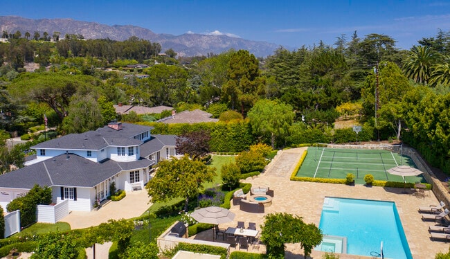 Building Photo - 743 Woodland Dr