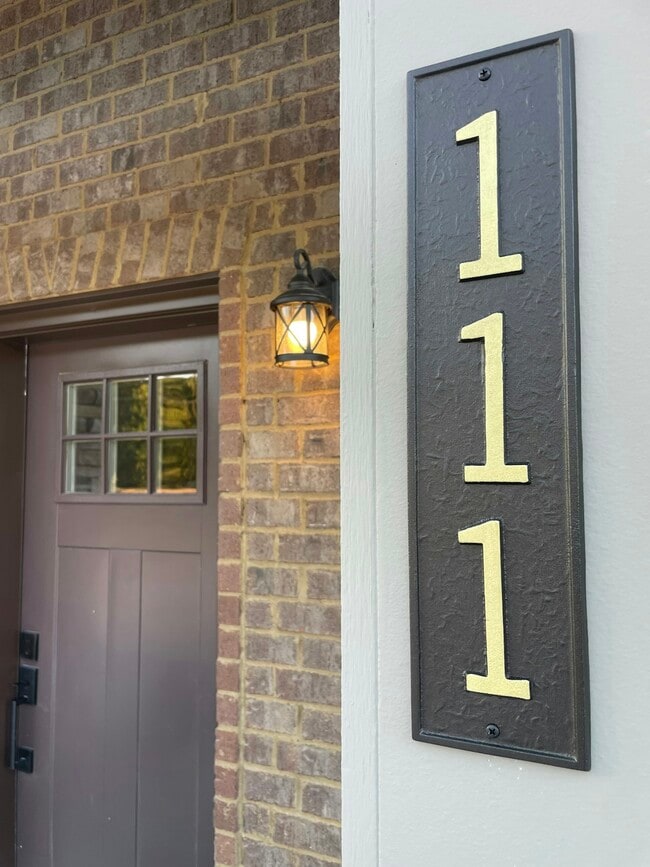 Building Photo - 128 Sitz Dr