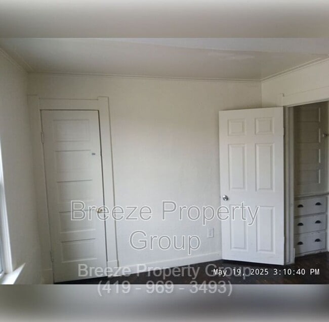 Building Photo - 2145 Dorr St