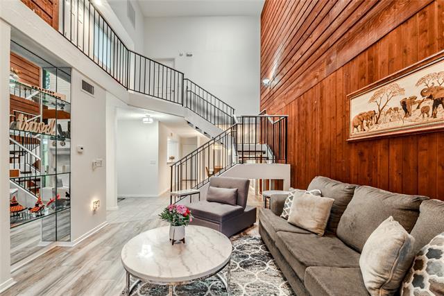 Building Photo - 1902 Shorewood Dr