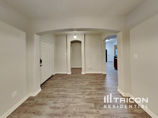 Building Photo - 607 Pewitt Ln