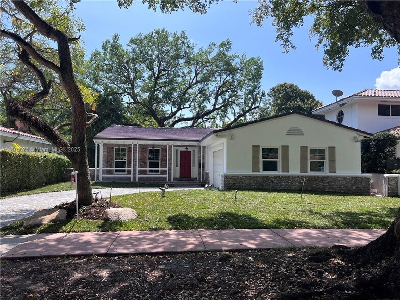 Primary Photo - 1452 Urbino Ave