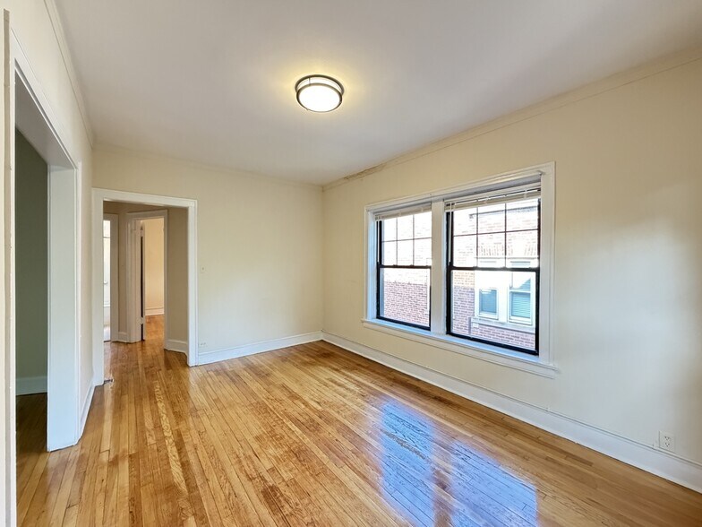 Building Photo - 805 Dempster St