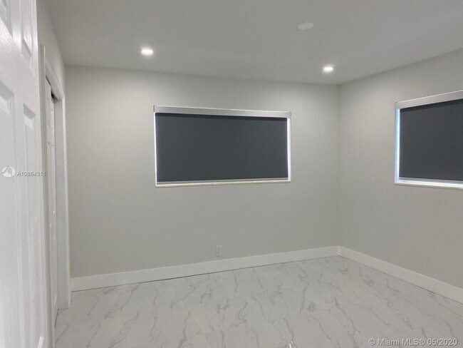 Building Photo - 2323 Taft St