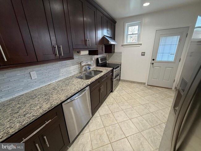 Building Photo - 1535 Willow St