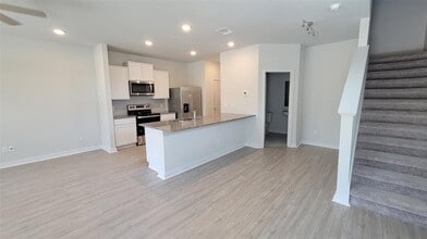 Building Photo - 605 W South St