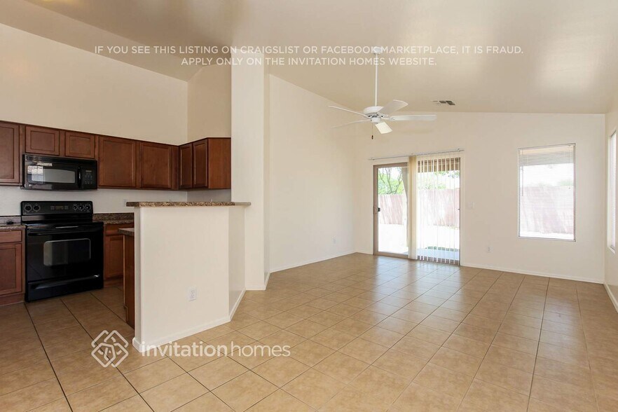 Building Photo - 11322 W Hadley St