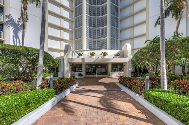 Building Photo - 3000 N Ocean Ave