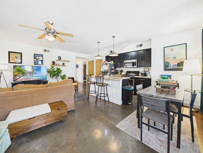 Building Photo - 1112 Porter St