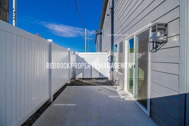 Building Photo - 11904 E 2nd Ln
