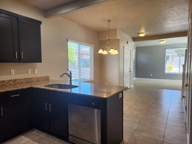 Building Photo - End Unit Townhome Available for Rent July 1st