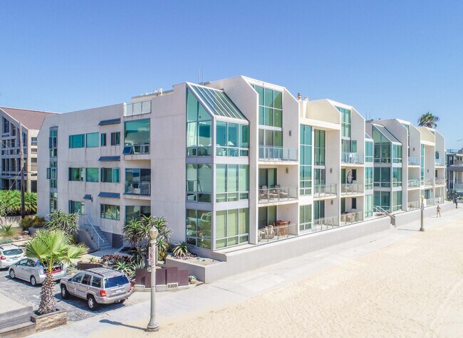 Building - 5205 Ocean Front Walk