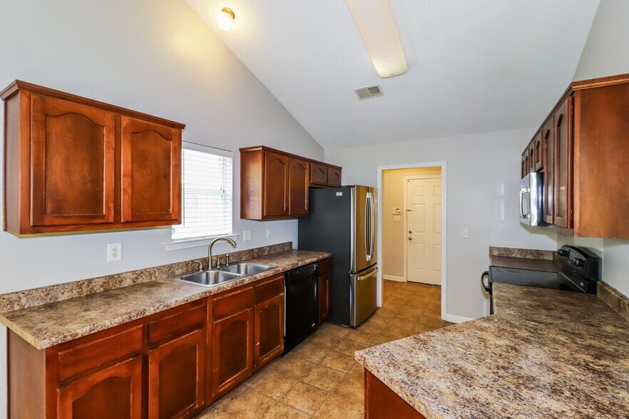 Building Photo - 10362 Cottage Oaks Dr