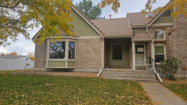 Building Photo - Spacious Townhome with Finished Basement i...