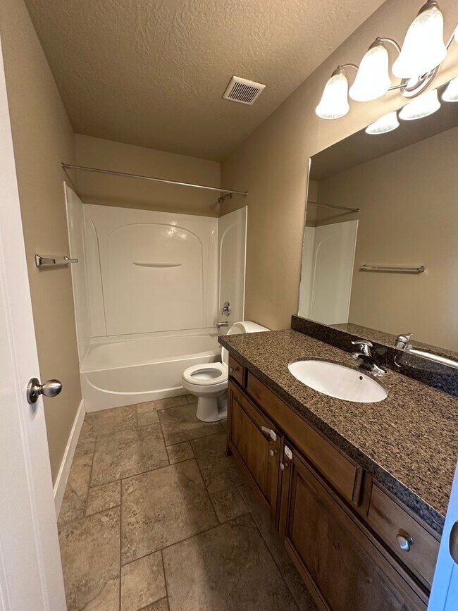 Building Photo - Dog friendly 3 Bedroom 2.5 Bath town home in Provo.