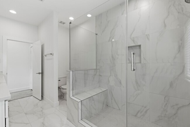 Building Photo - Charming 2-story home in a private Community!