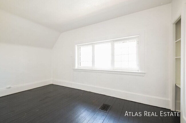 Building Photo - 1220 Corona St